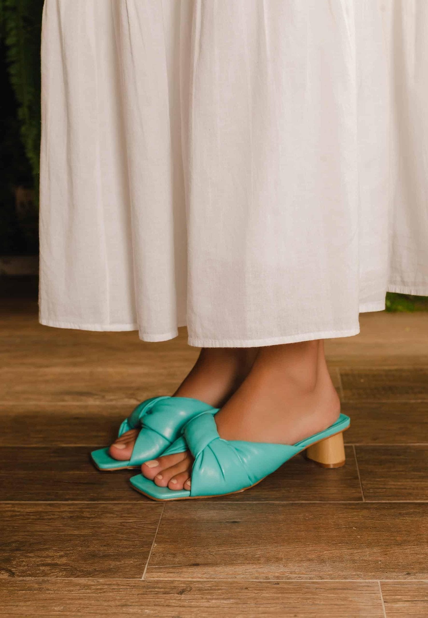 Carobá Turquoise Leather Mules – 4.5cm Cylindrical Block Heel