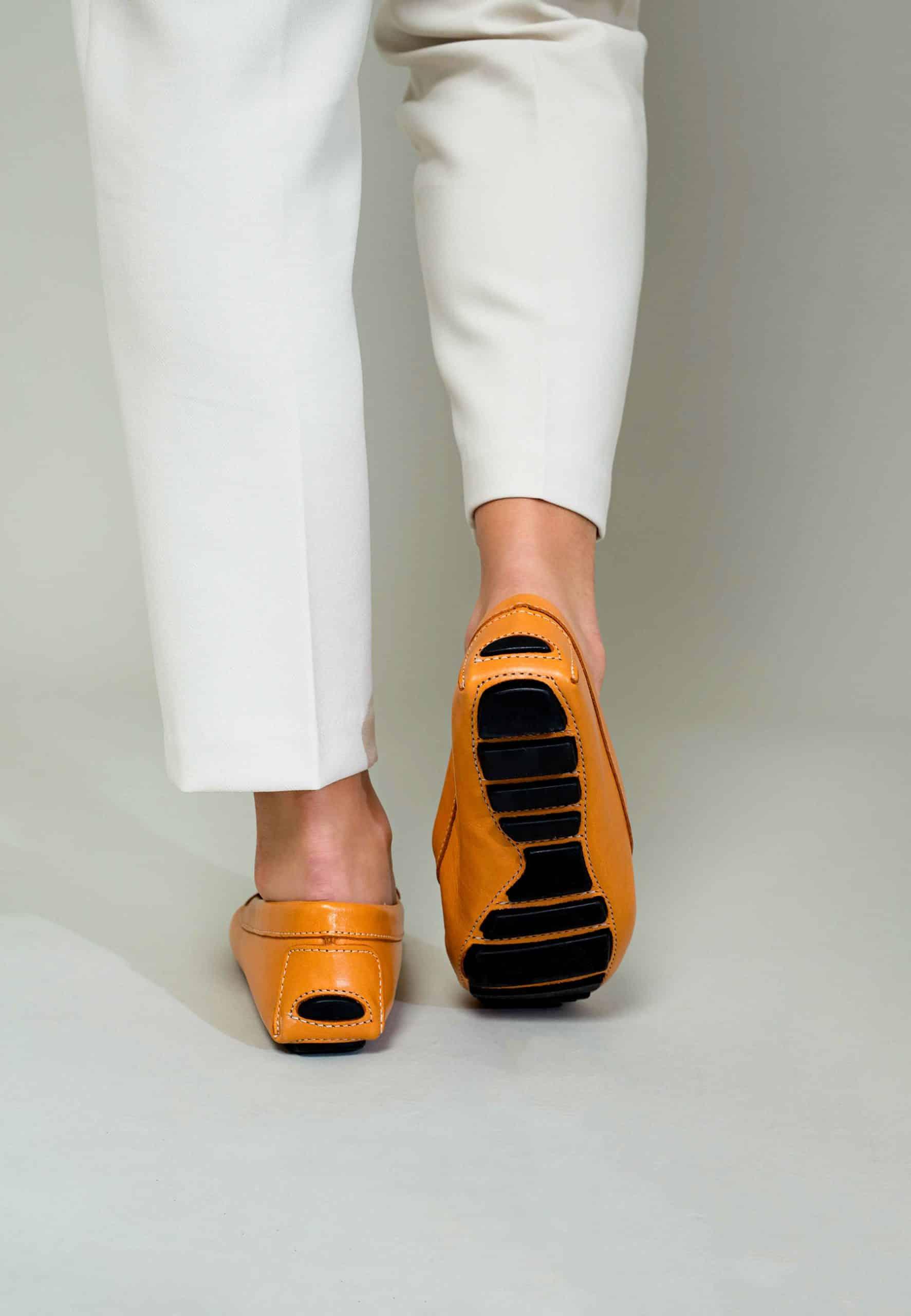 Caviúna Caramel Calf Leather Tassel Loafers – Flat